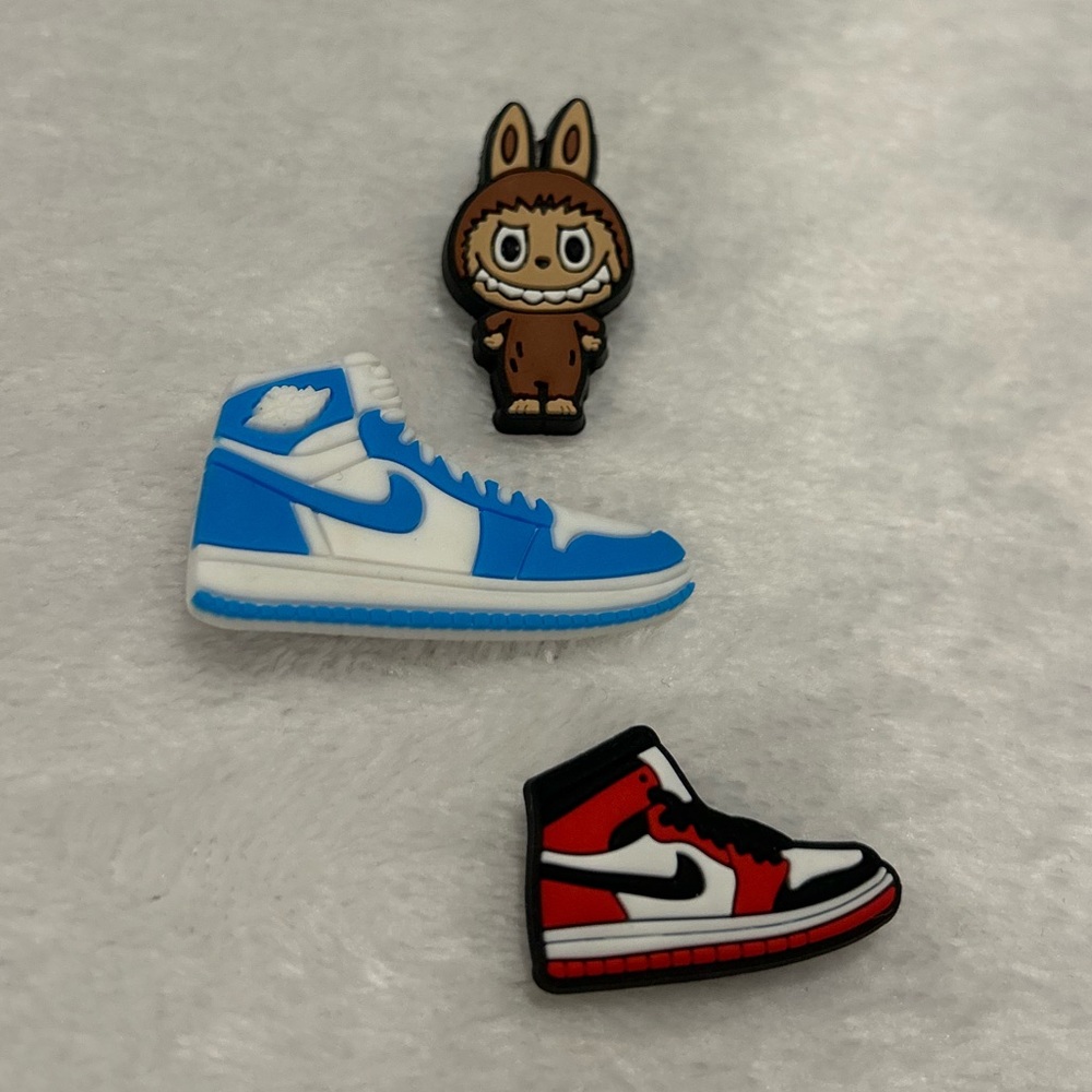 Sneakers & Monster shoe charms 3pk